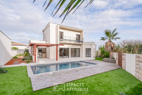 Villa contemporaine sans vis-à-vis, en lisière de pinède à Narbonne