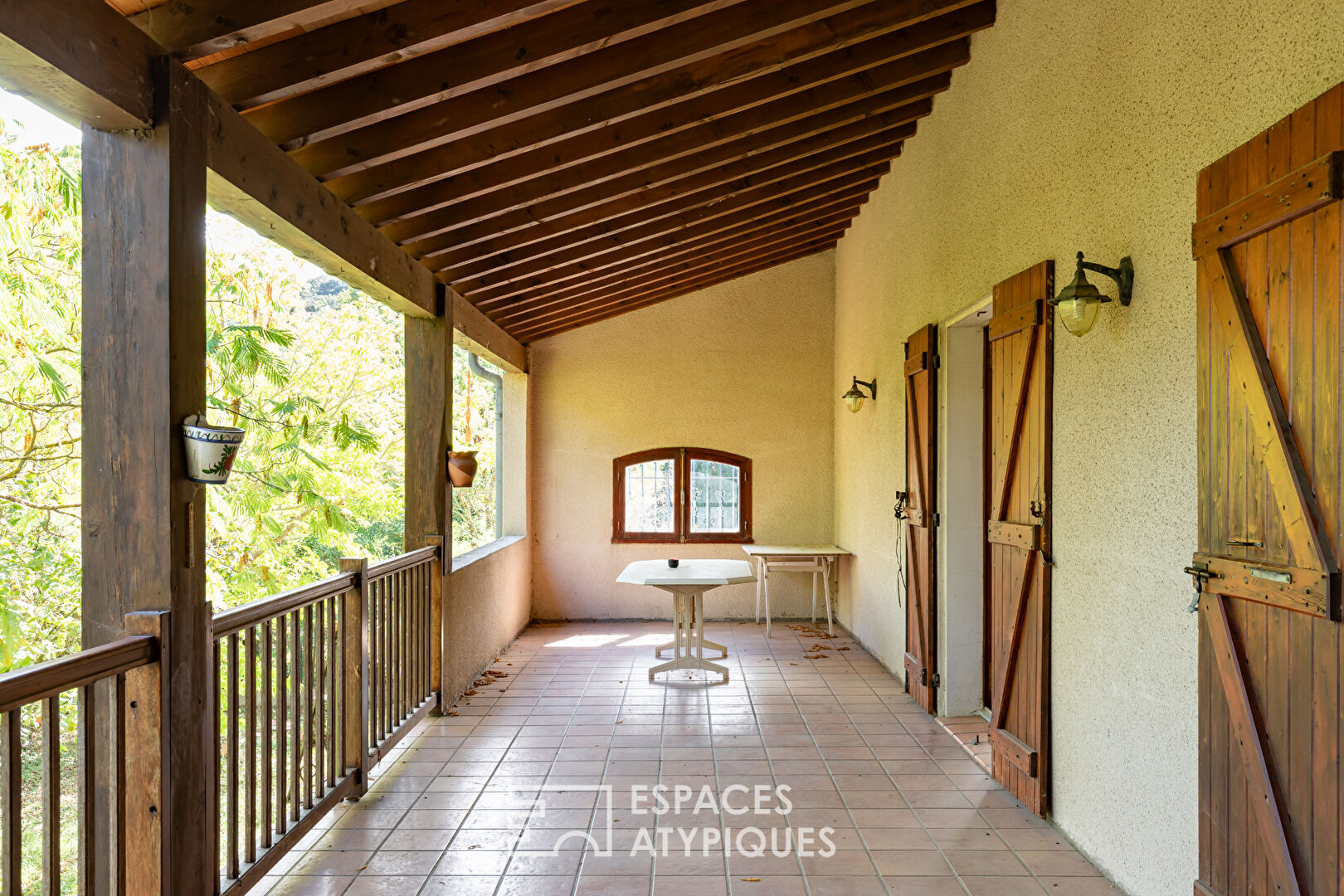 Family home with exceptional basement and wooded garden – near Carcassonne