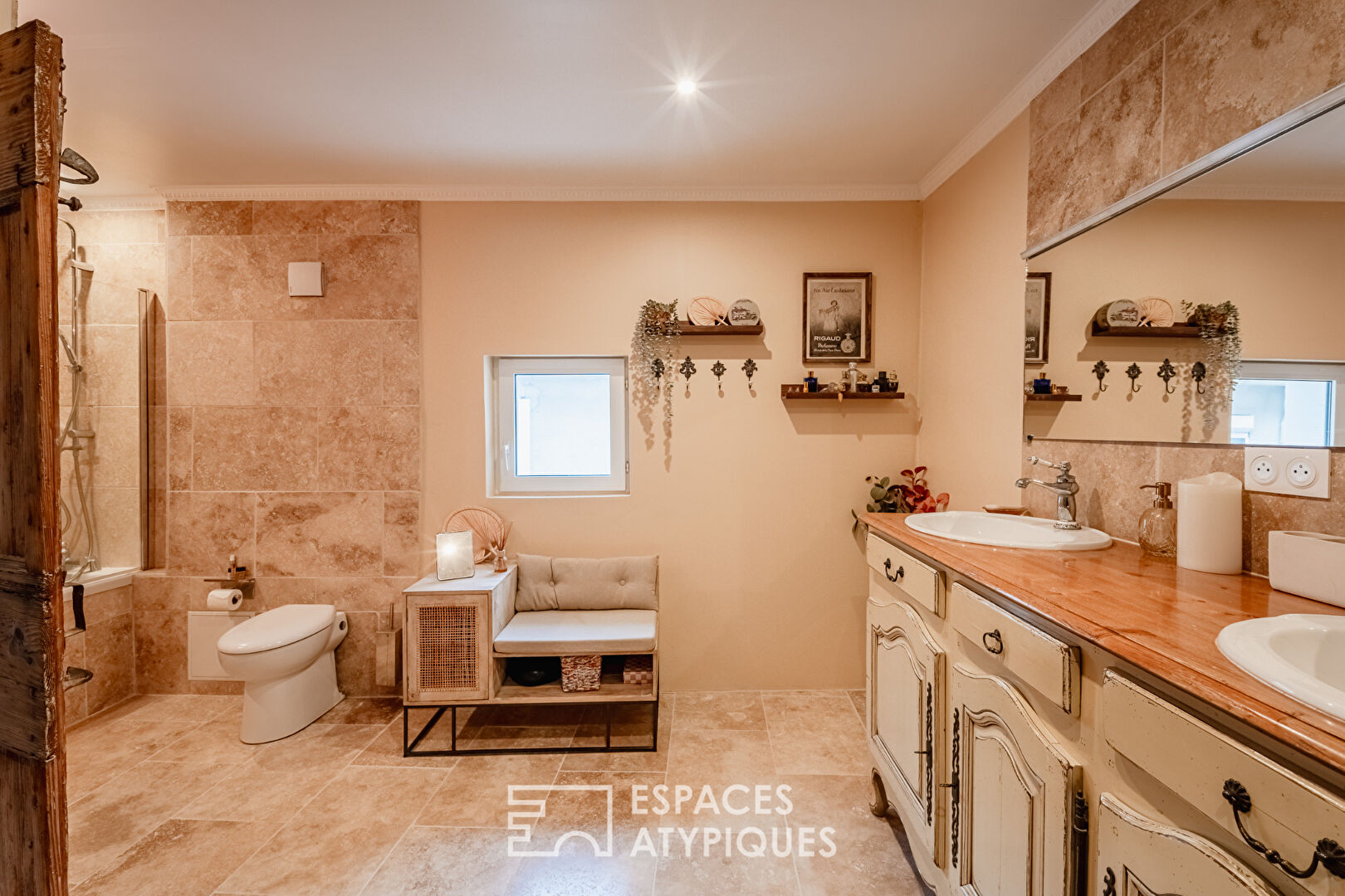 Maison de village atypique avec cour à 10 minutes de la mer