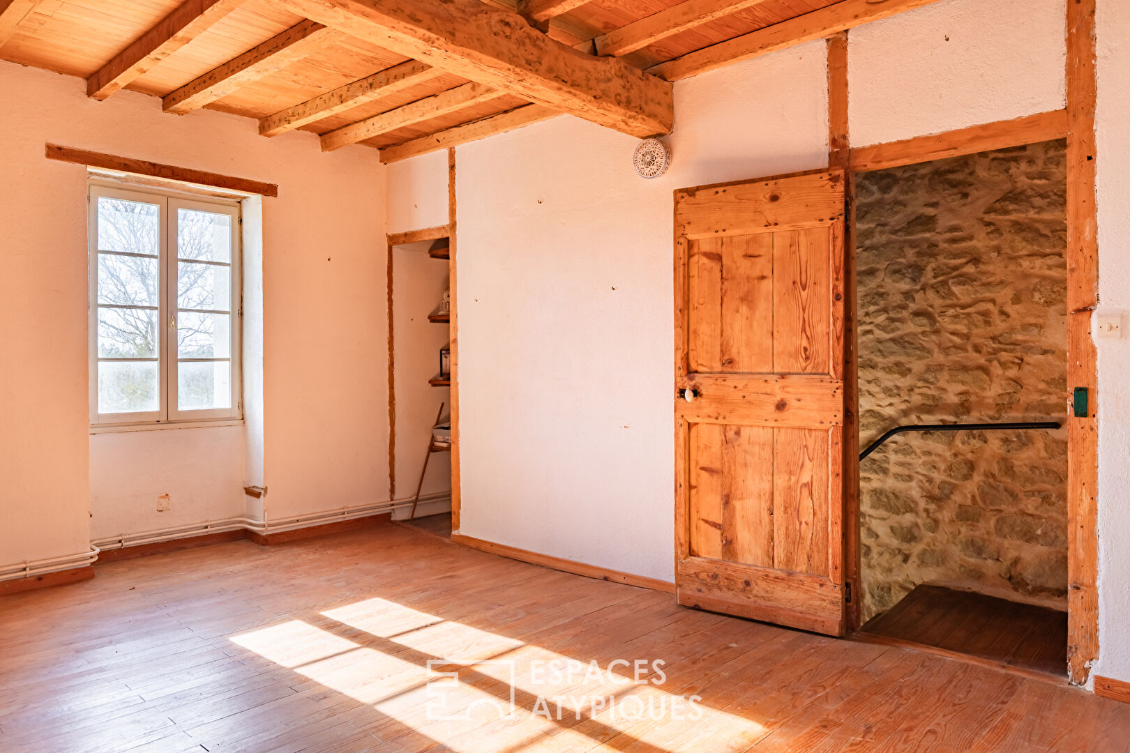 Domaine forestier atypique de 62 hectares avec bâtis à rénover