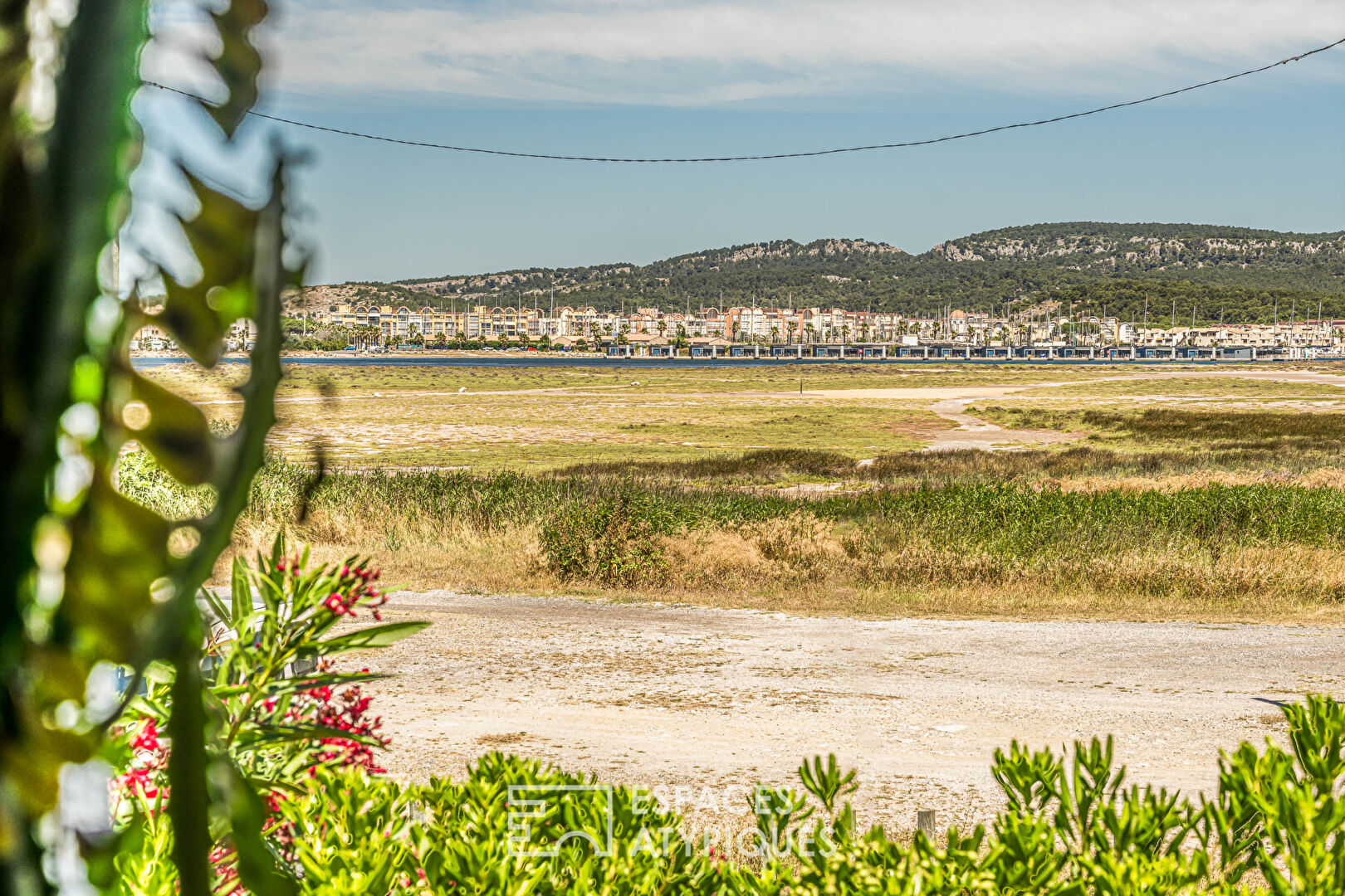Demeure de charme, plage des chalets à Gruissan Plage – Entre mer et Clape