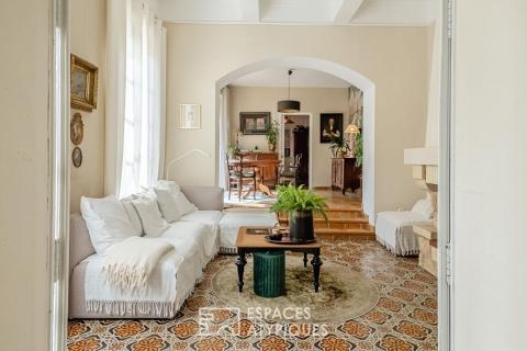 Demeure de caractère et son jardin suspendu – Un refuge secret au cœur des commodités