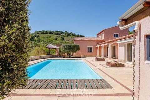 Villa avec piscine, vue panoramique et jardin paysagé à Narbonne