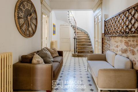 Élégante maison de maître avec cour et piscine