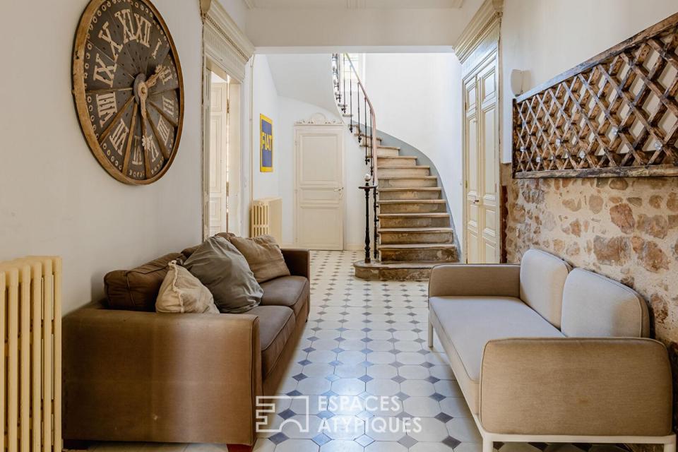 Élégante maison de maître avec cour et piscine