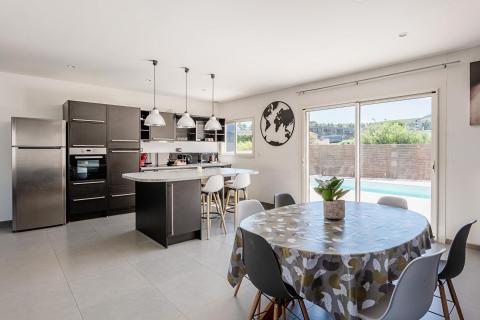 Maison contemporaine, entre vie et activité