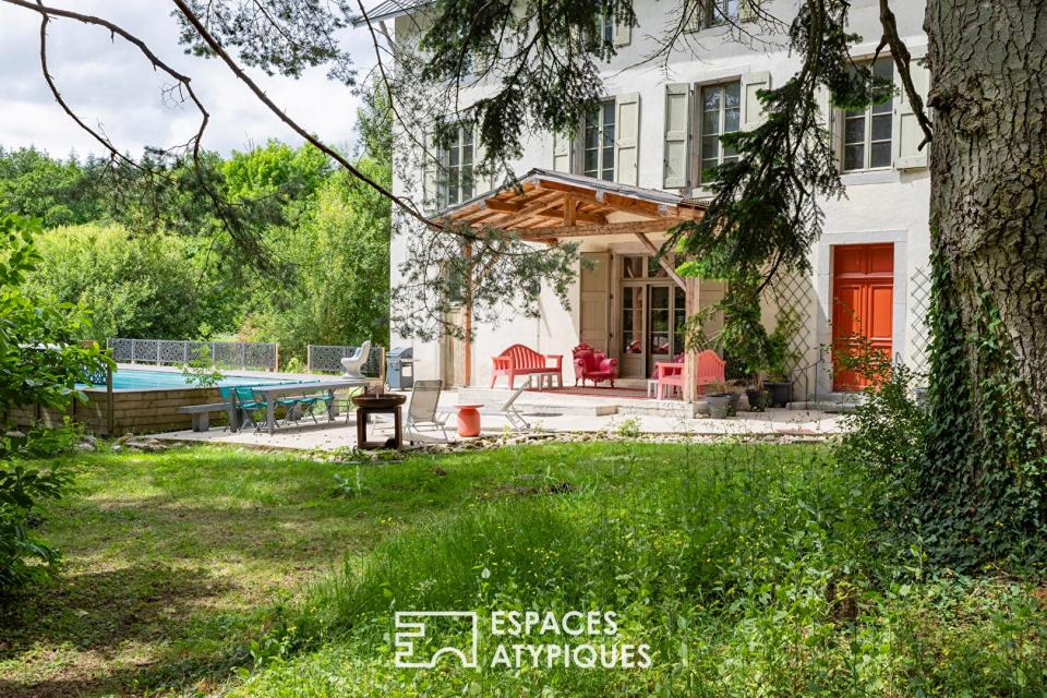 Propriété de prestige à Saissac : ancien couvent rénové avec piscine et parc