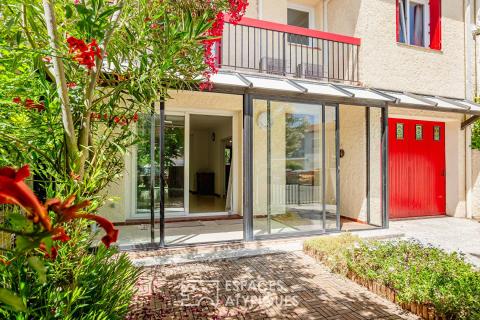 Pavillon au calme avec potentiel à révéler sous les toits