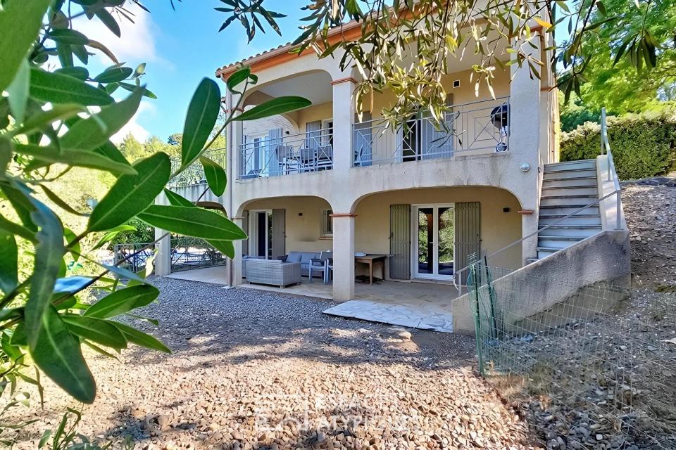 Villa contemporaine avec piscine et vue dégagée à Caunes-Minervois