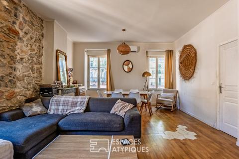 Charming apartment with exposed stonework in Narbonne city center.