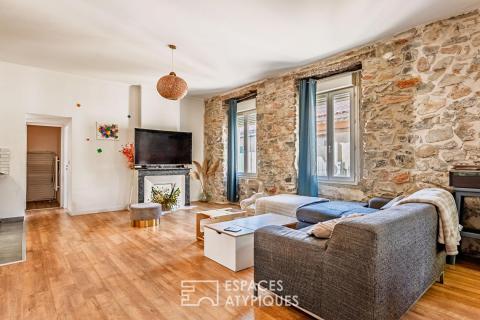 Charming apartment with exposed stonework in Narbonne city center.