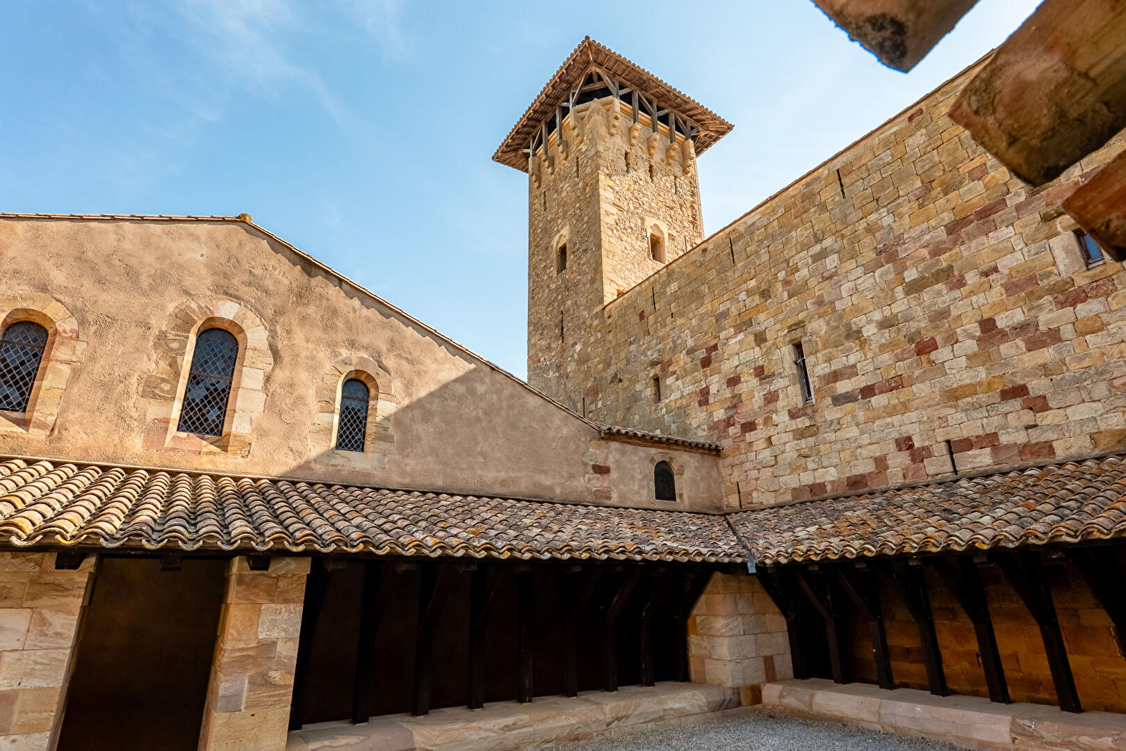 Abbaye du XIIe siècle au cœur des Corbières, près de Narbonne