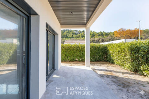 Maison neuve de plain-pied : confort moderne et cadre naturel