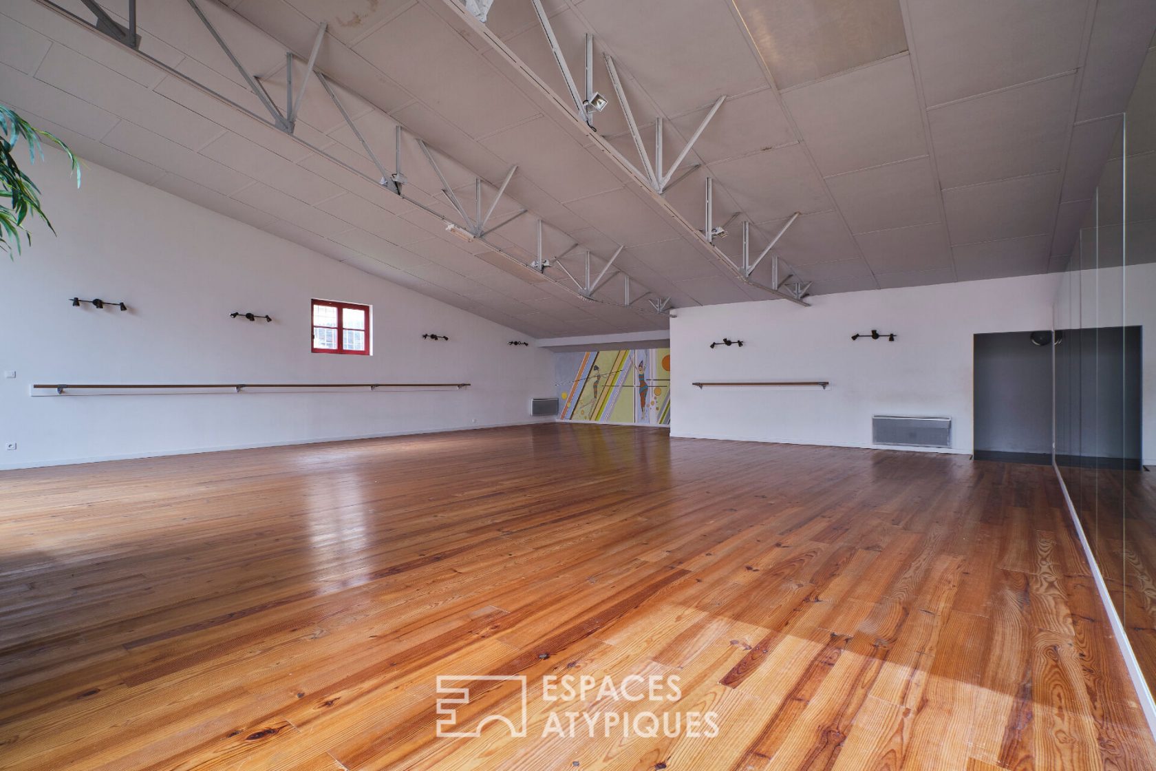 Dance room – Possible accommodation – Carcassonne – 150sqm –