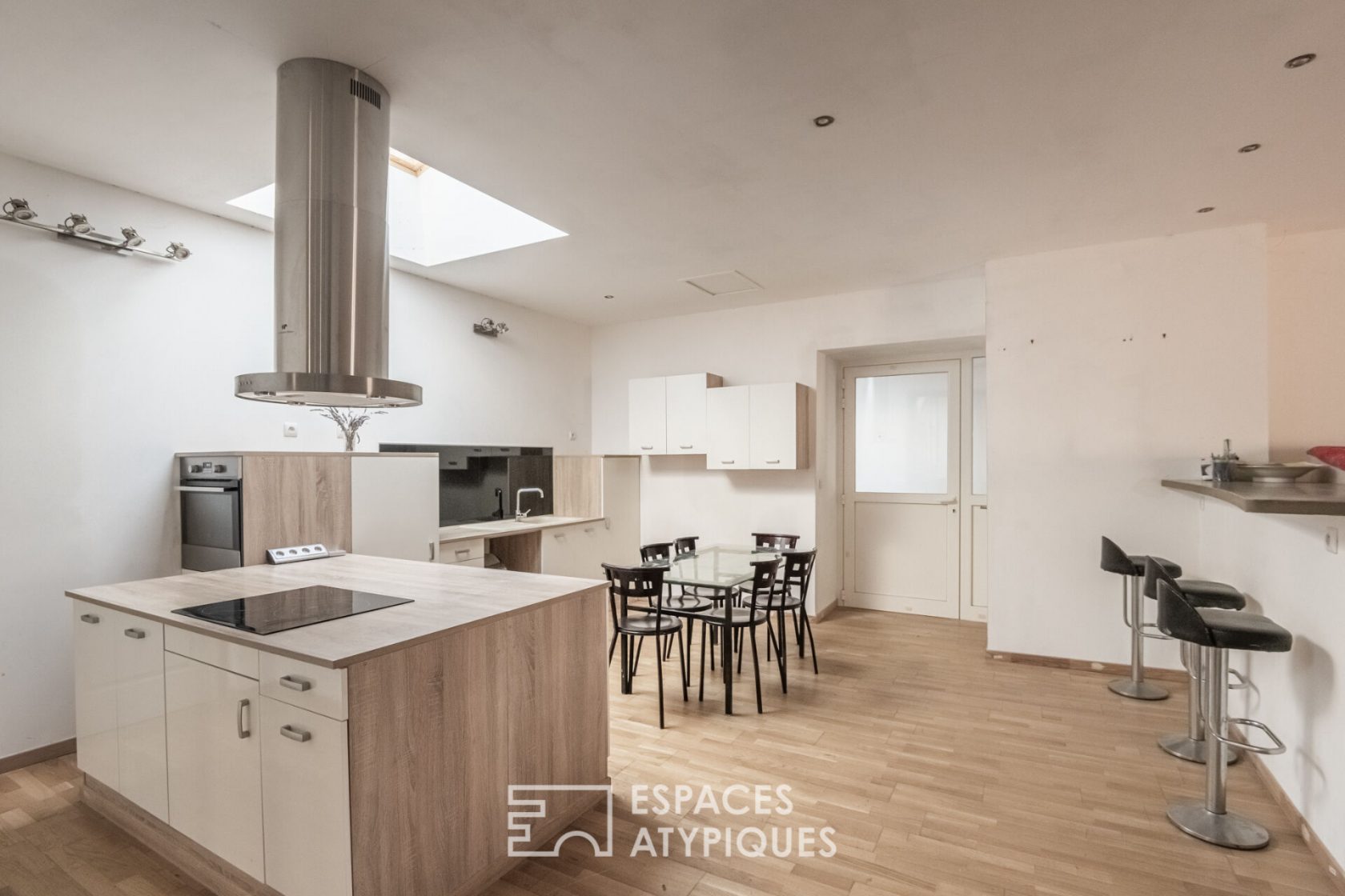 Maison  4 pièce(s) 330 m2