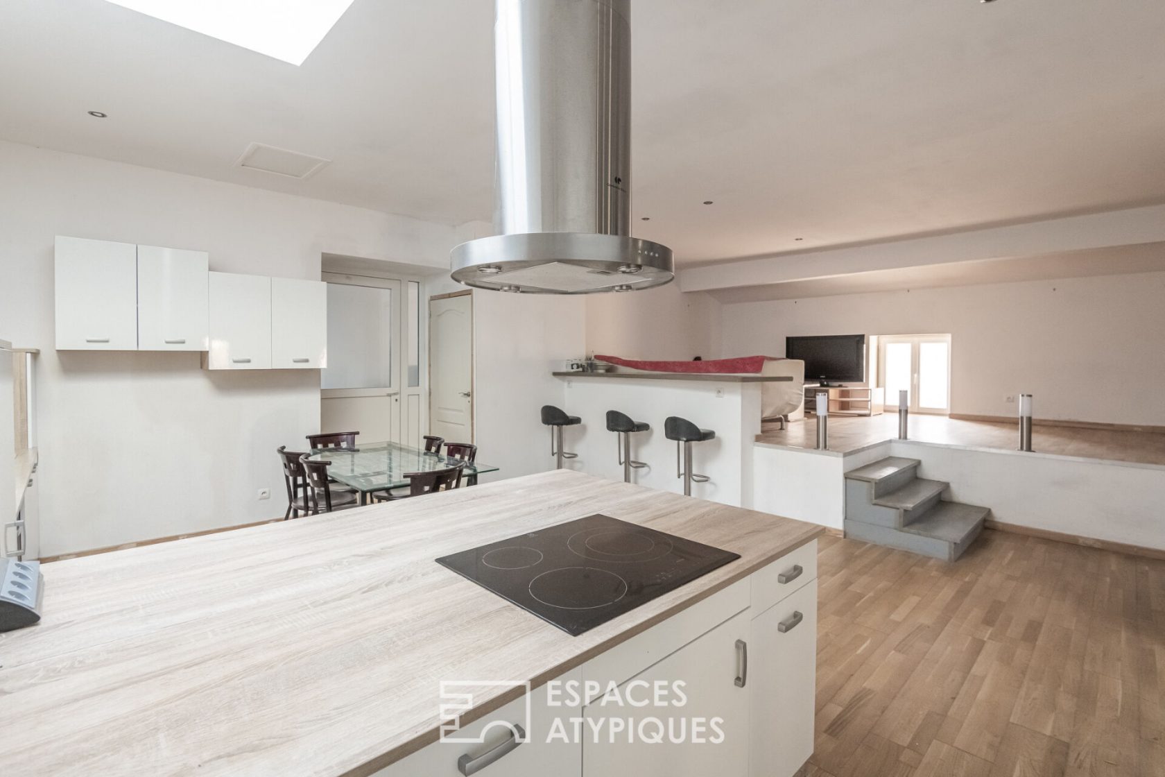 Maison  4 pièce(s) 330 m2