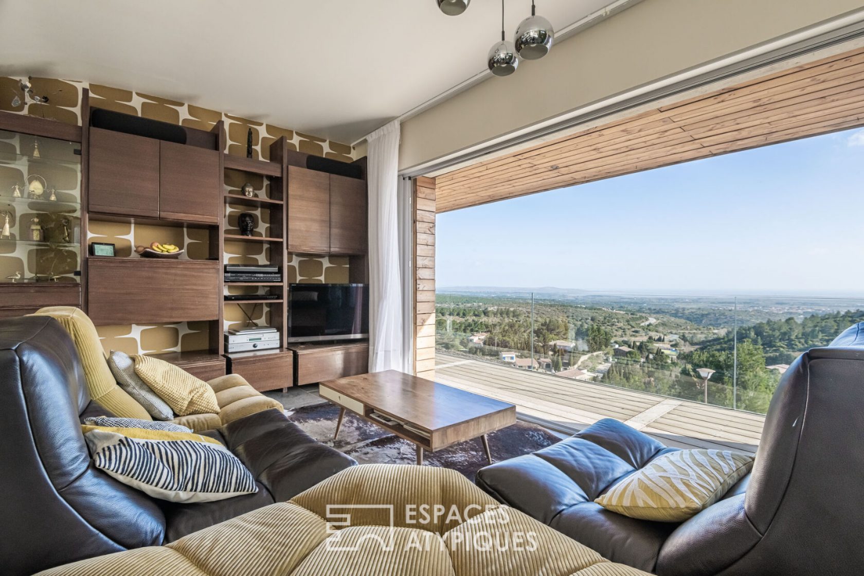 Contemporary House – Treilles – 4 bedrooms – 192 m2 – Swimming pool