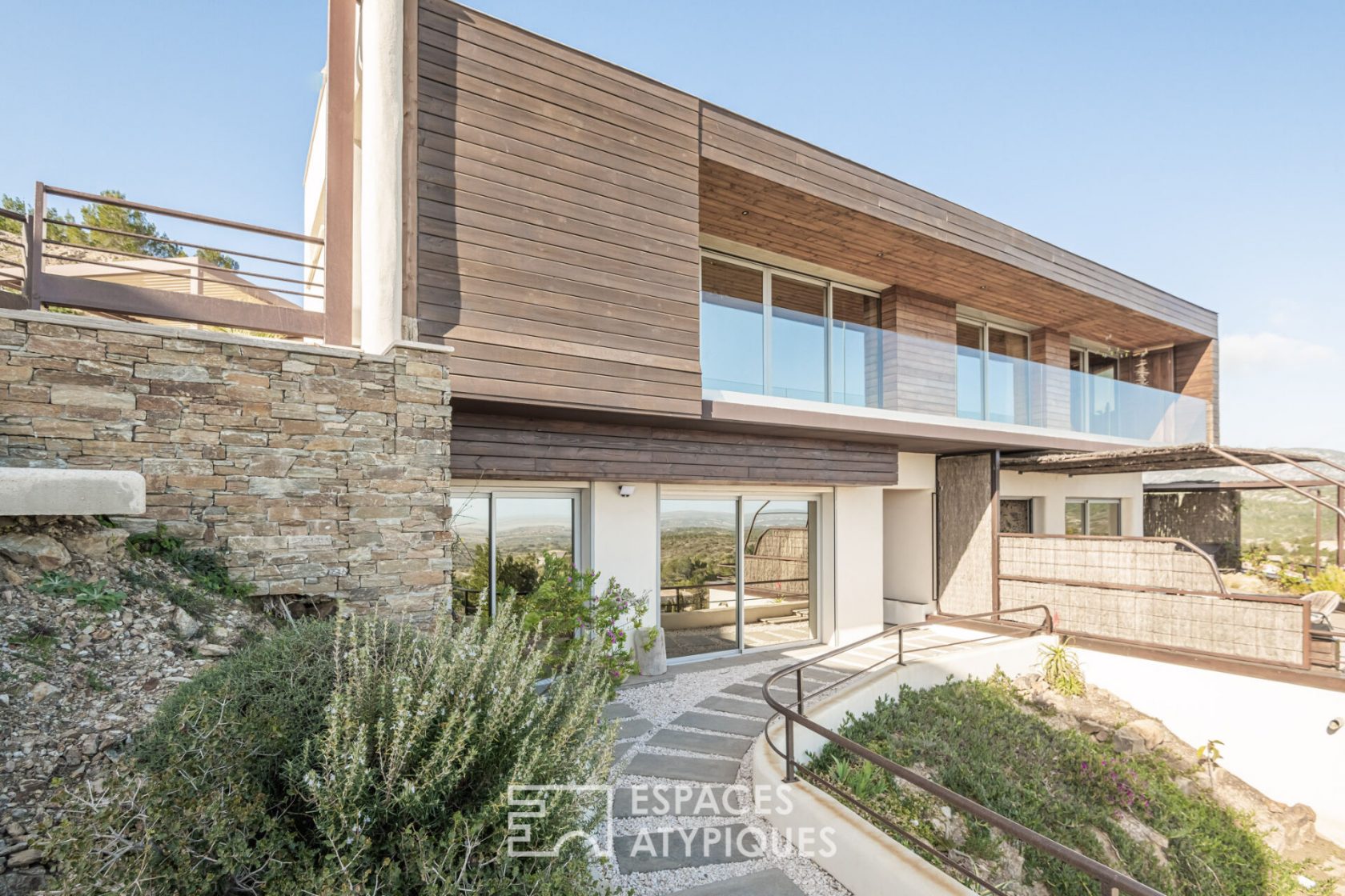 Contemporary House – Treilles – 4 bedrooms – 192 m2 – Swimming pool