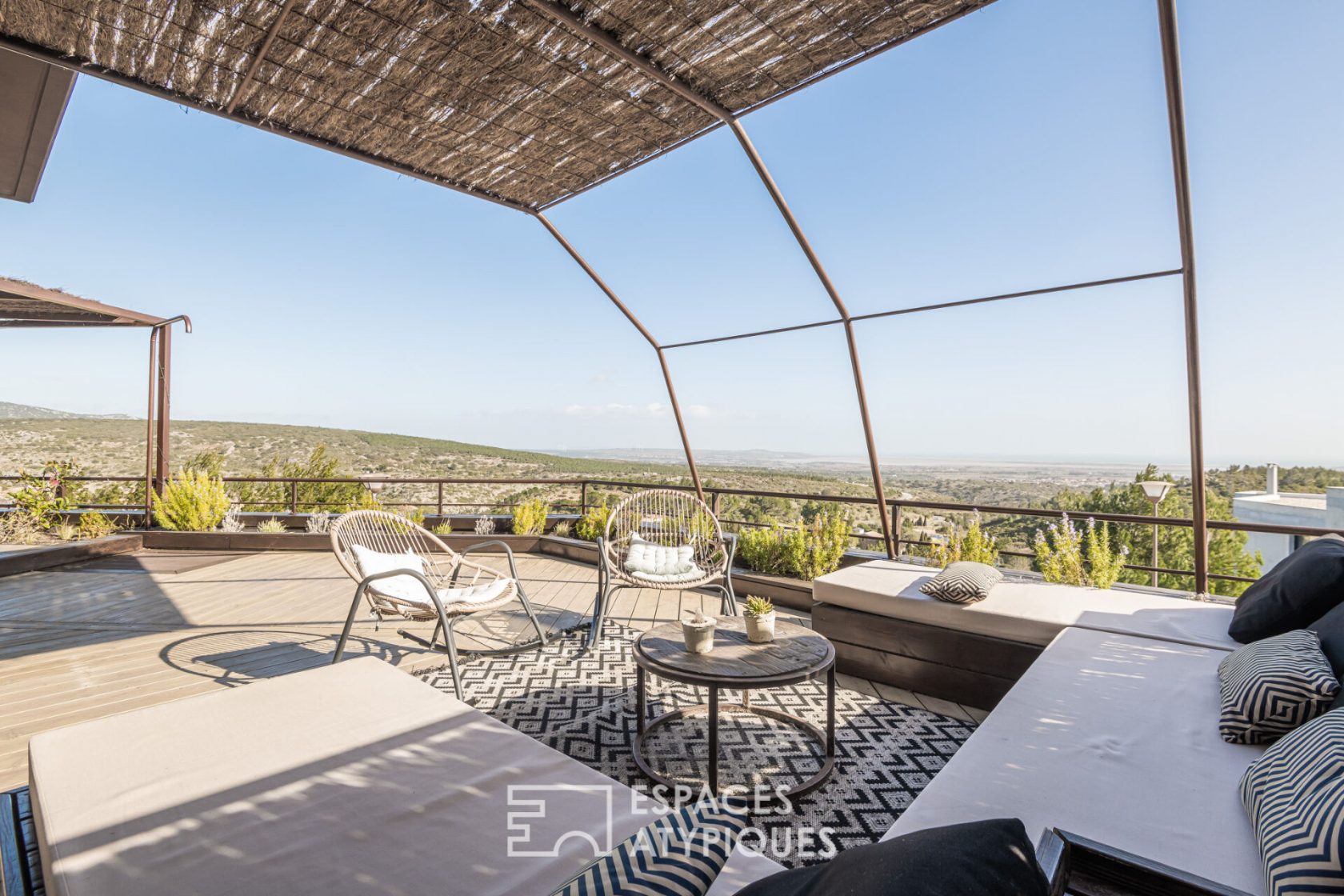 Contemporary House – Treilles – 4 bedrooms – 192 m2 – Swimming pool