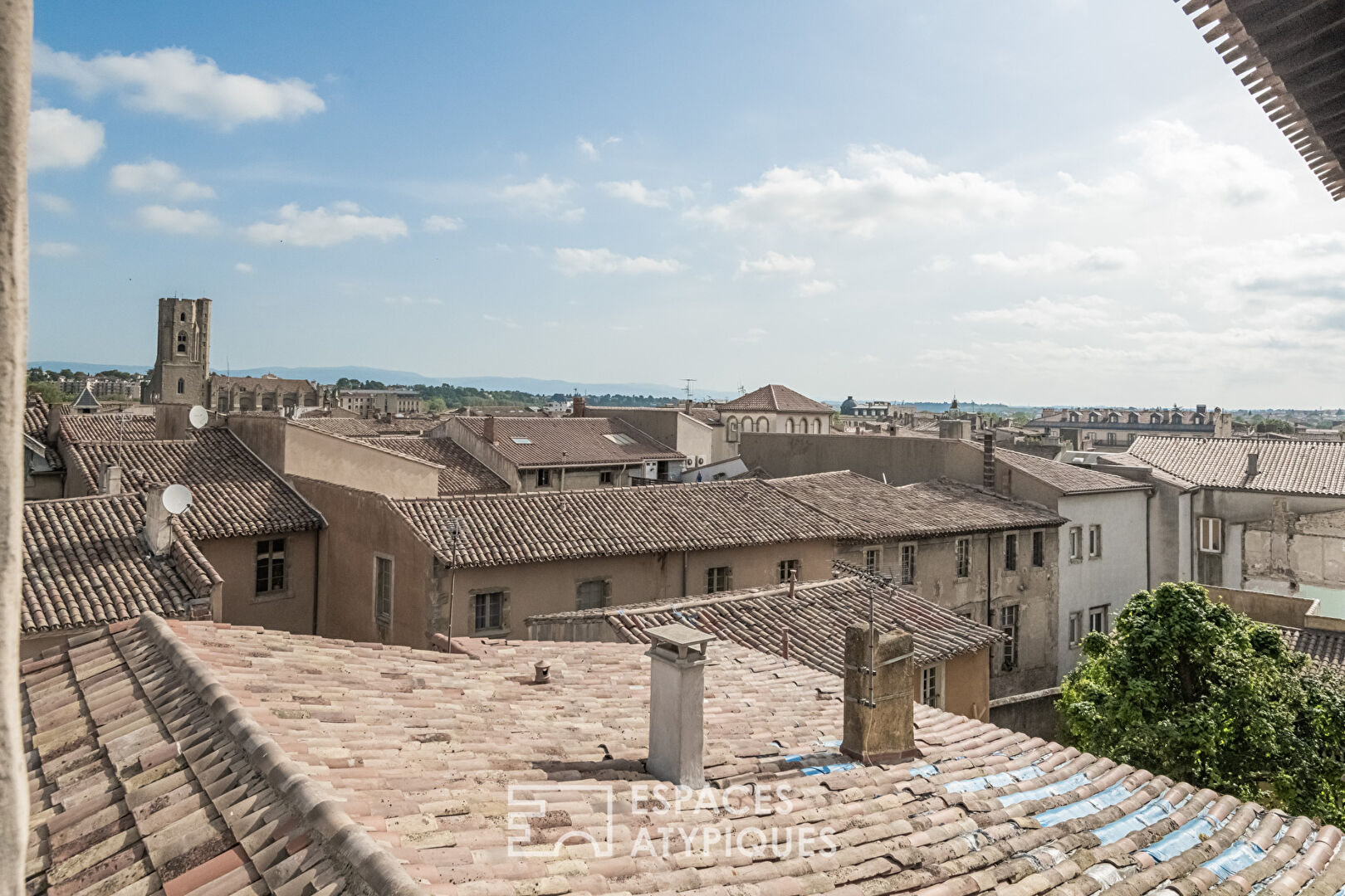 Historical apartment completely renovated – Exterior – Cellar – Garage