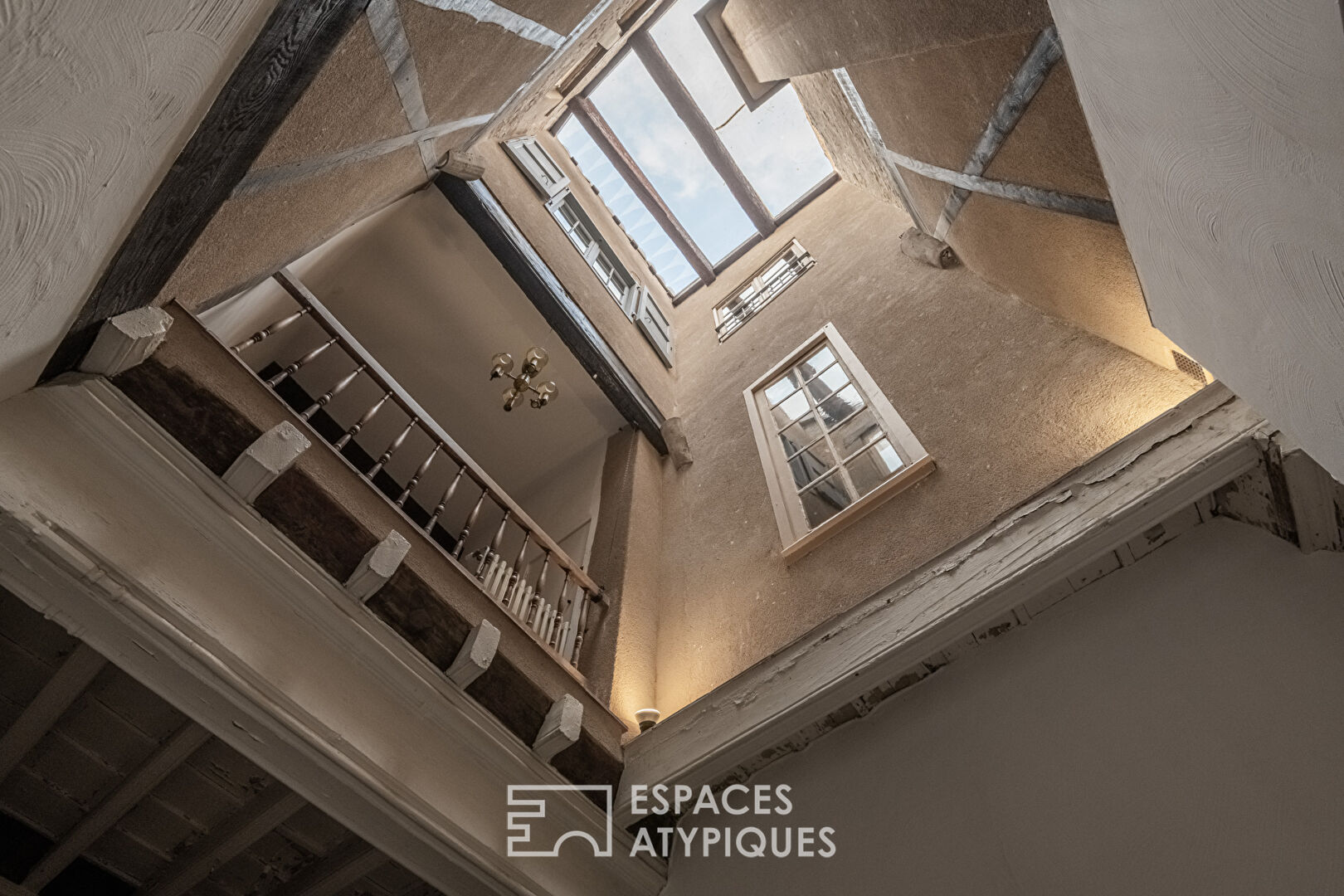 Historical apartment completely renovated – Exterior – Cellar – Garage