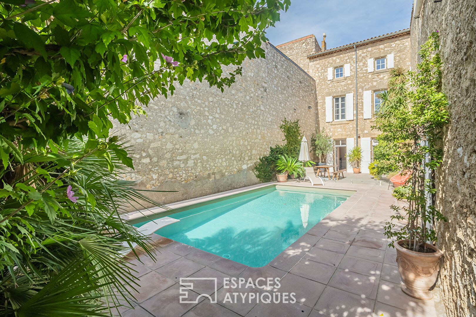 Maison de village et ses dépendances aux abords de la Clape