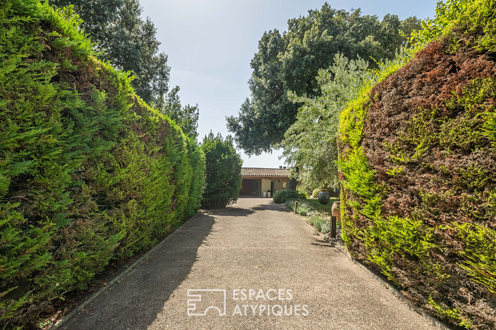 L’Harmonieuse – Character house with independent outbuilding