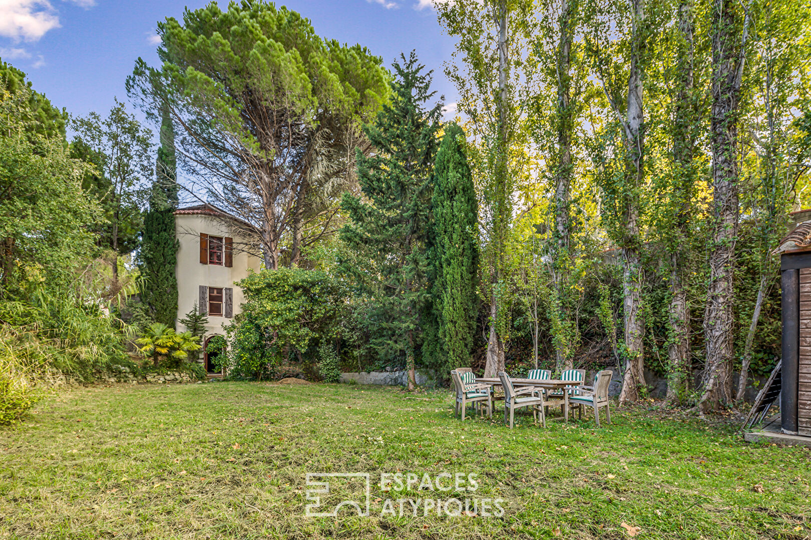 19th century estate with its outbuildings and swimming pool