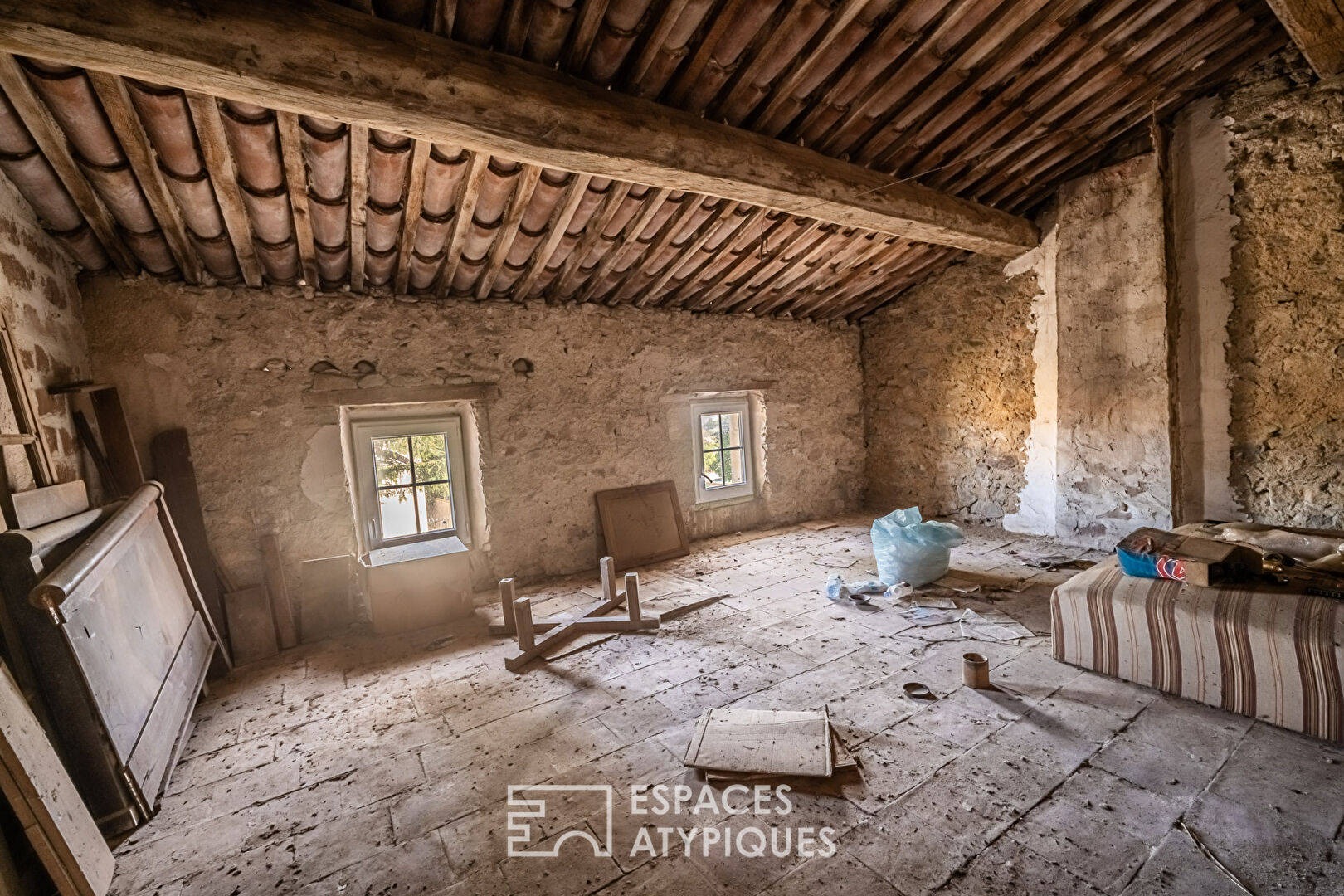 Maison de Maître à rénover avec ancienne cave dans le village