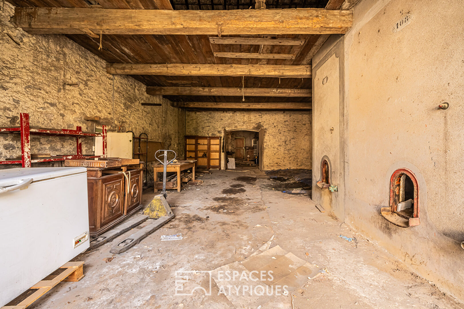 Maison de Maître à rénover avec ancienne cave dans le village