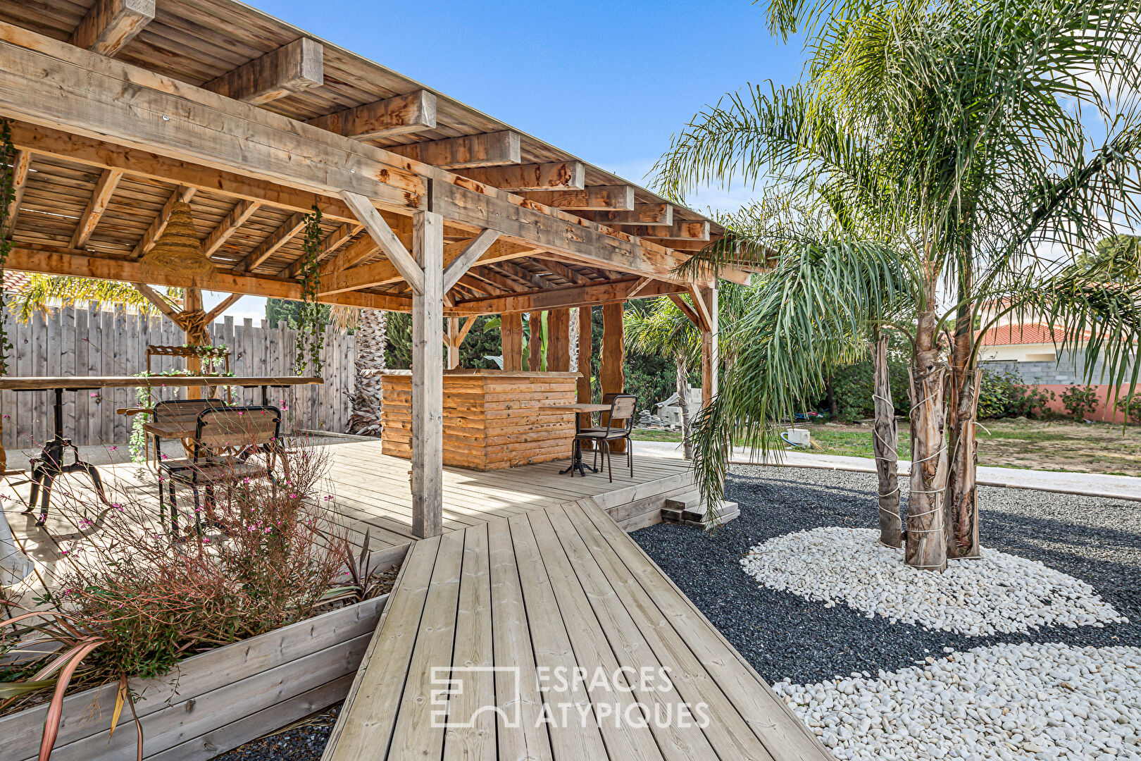 Maison contemporaine sa plage et piscine lagon