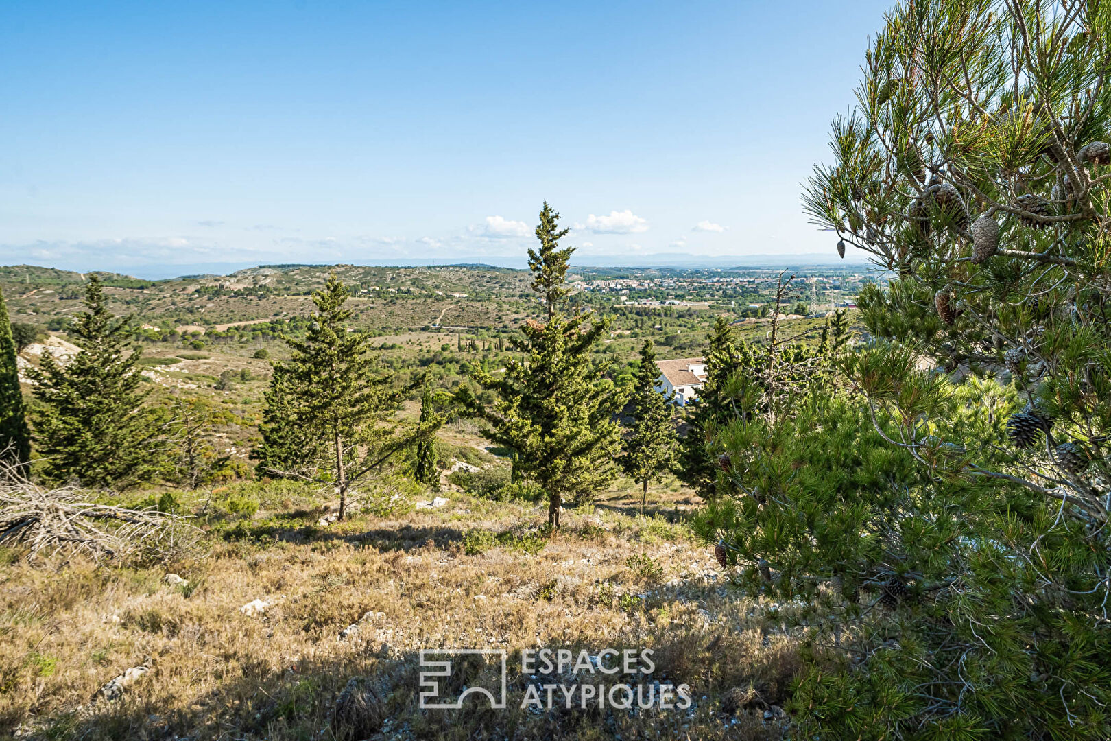 Building land with dominant view