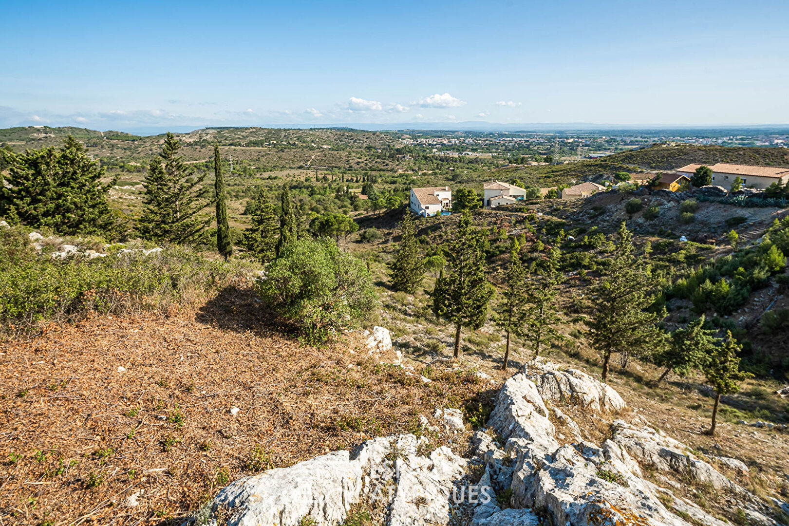 Building land with dominant view