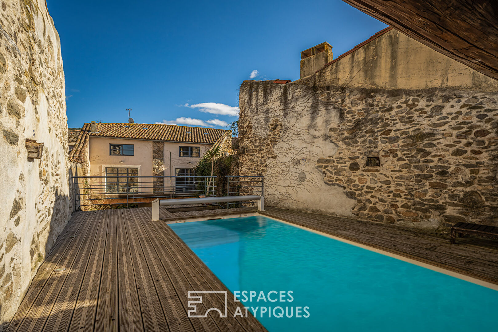 The warm one: Maison Oupia 7 bedrooms with garden and swimming pool
