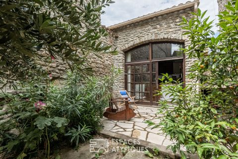 The unsuspected: Stone house with garden