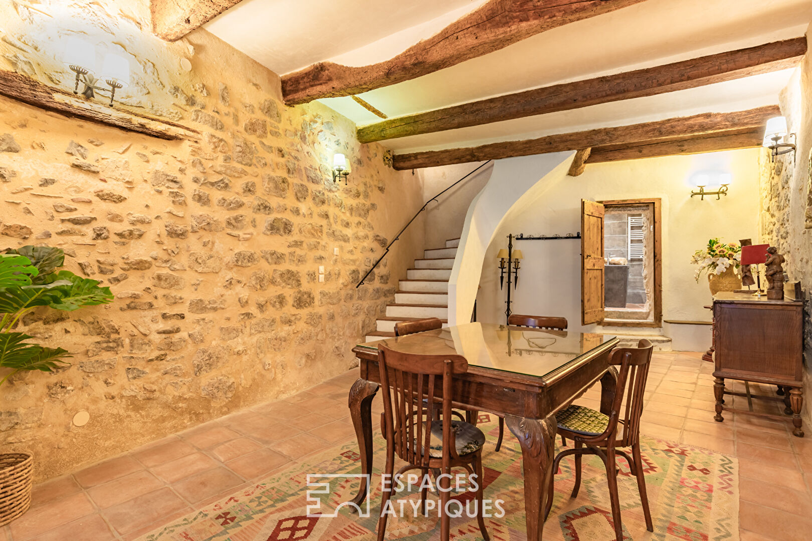 Élégante maison en pierre dans le centre historique de Lagrasse – un bien d’exception