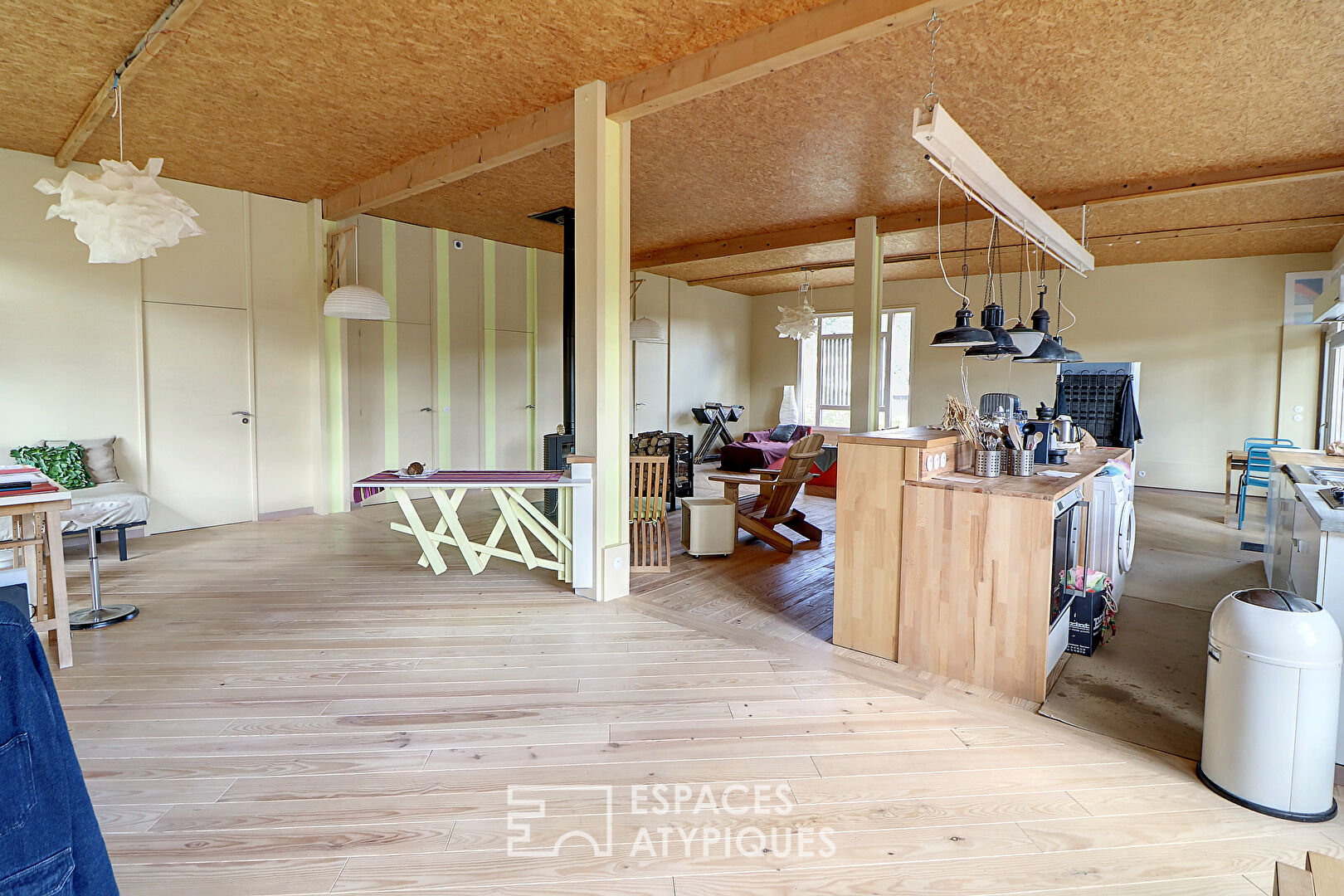 Wooden frame artist’s house – eco-responsible