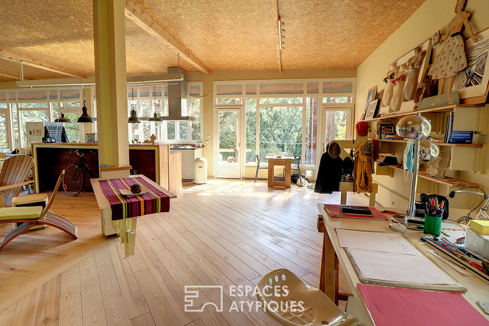Wooden frame artist’s house – eco-responsible