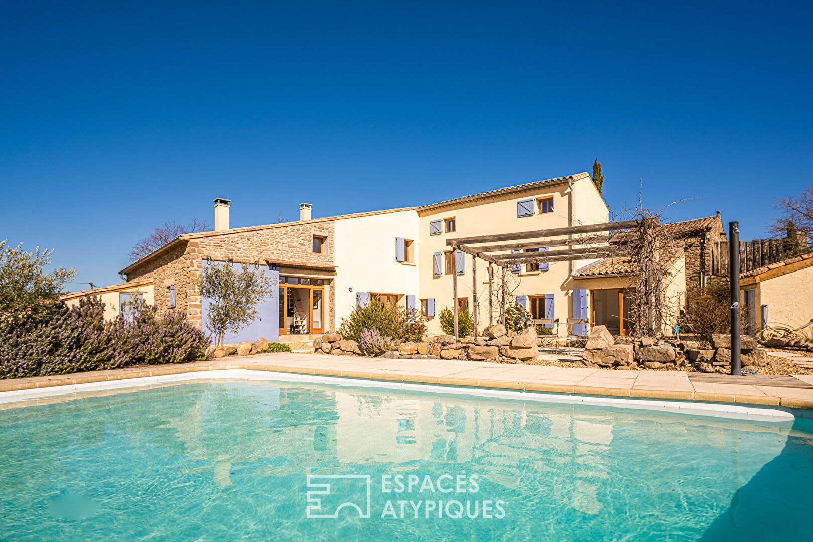 Authentic winegrower reinvented with swimming pool in the heart of Corbières