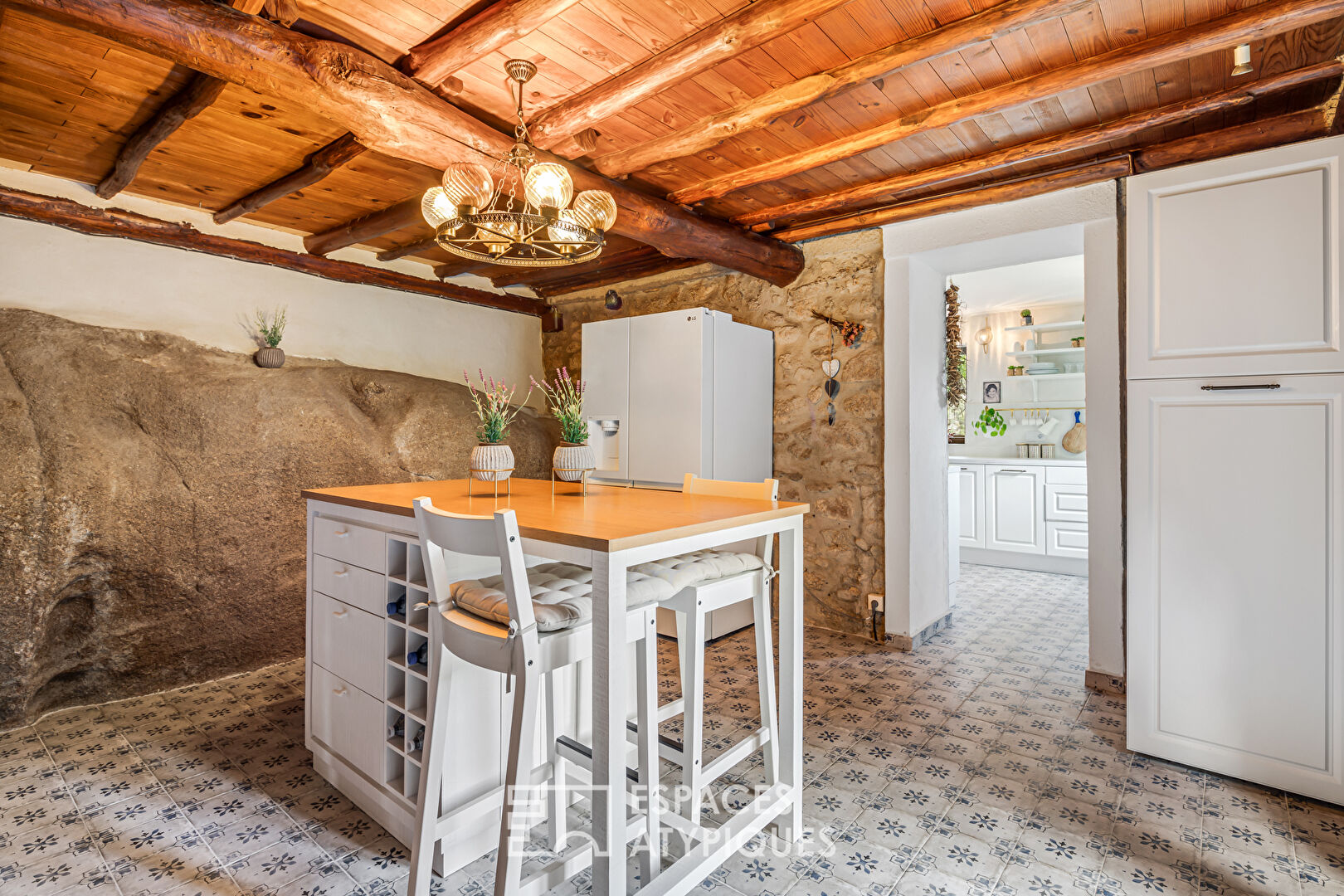 Authentique Mas avec Piscine dans un cadre préservé et enchanteur