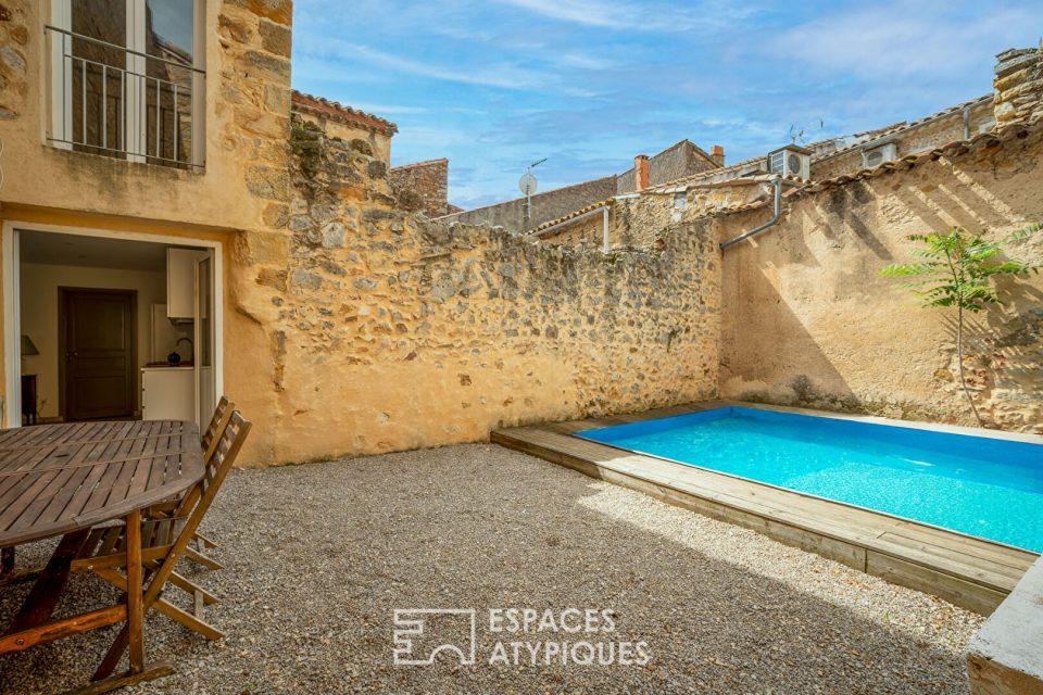 Atypique maison de village en pierres avec cour intérieure et piscine