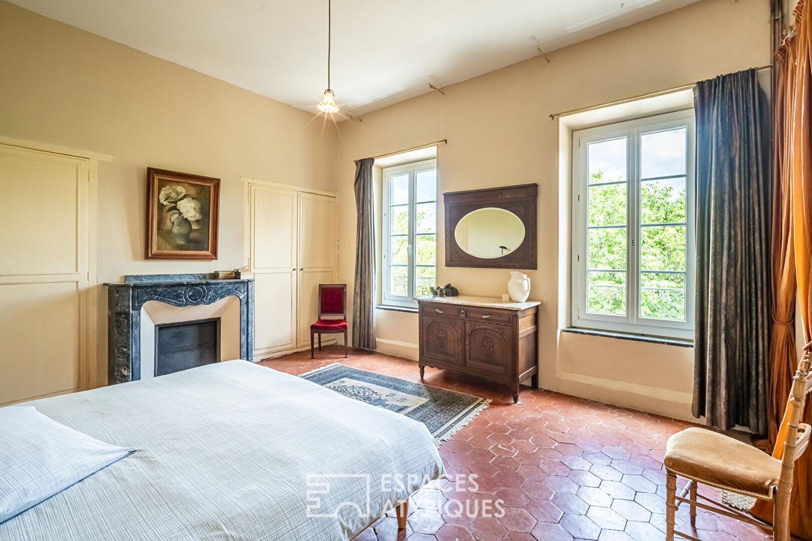 L’accueillante : maison de maître et ses dépendances