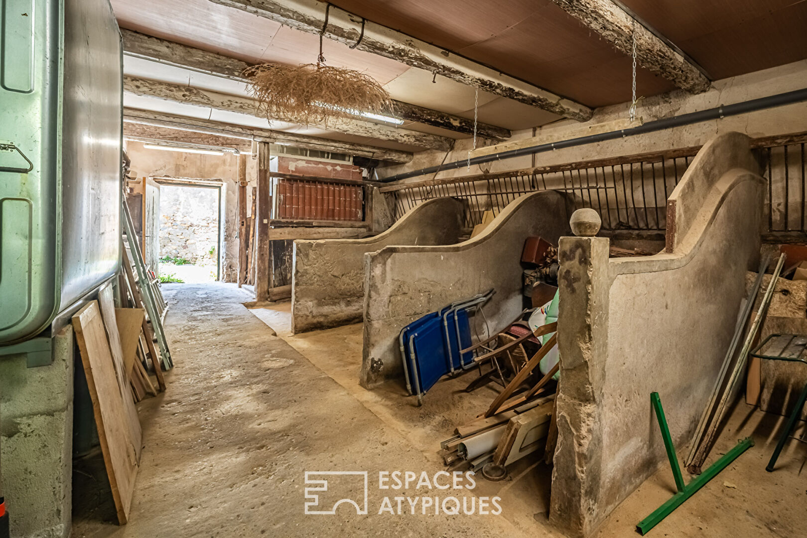L’accueillante : maison de maître et ses dépendances