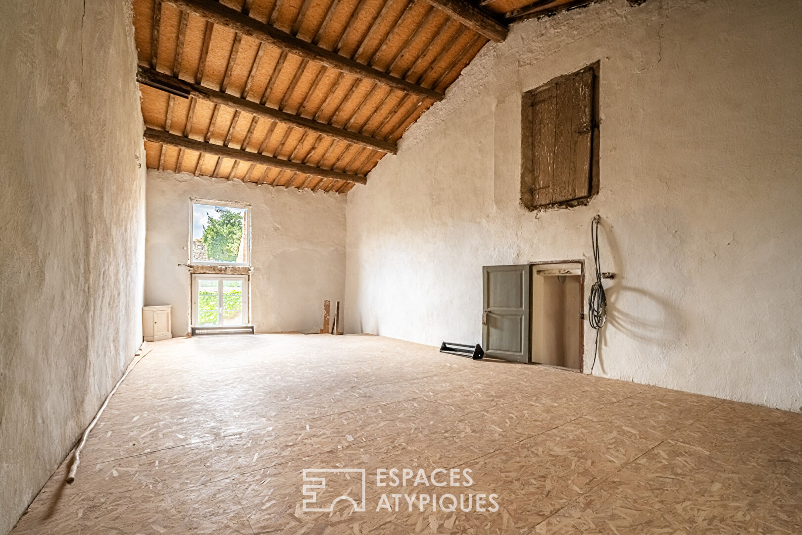 L’accueillante : maison de maître et ses dépendances