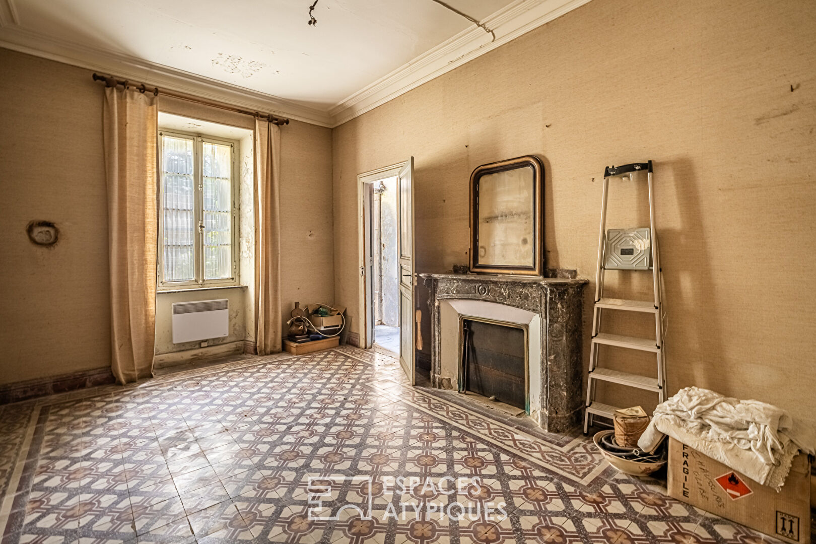 L’accueillante : maison de maître et ses dépendances