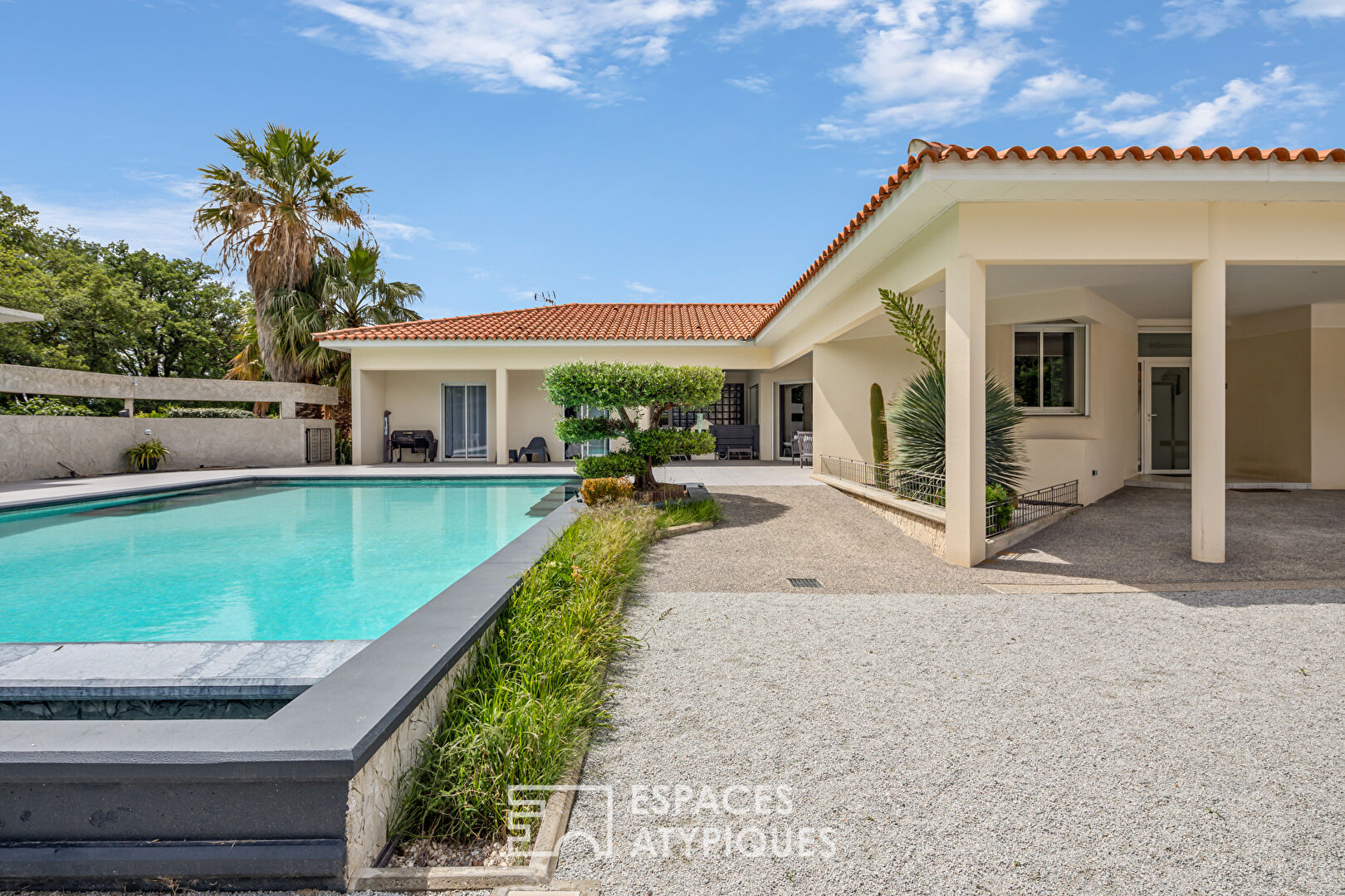 Élégante villa d’architecte et son jardin intimiste