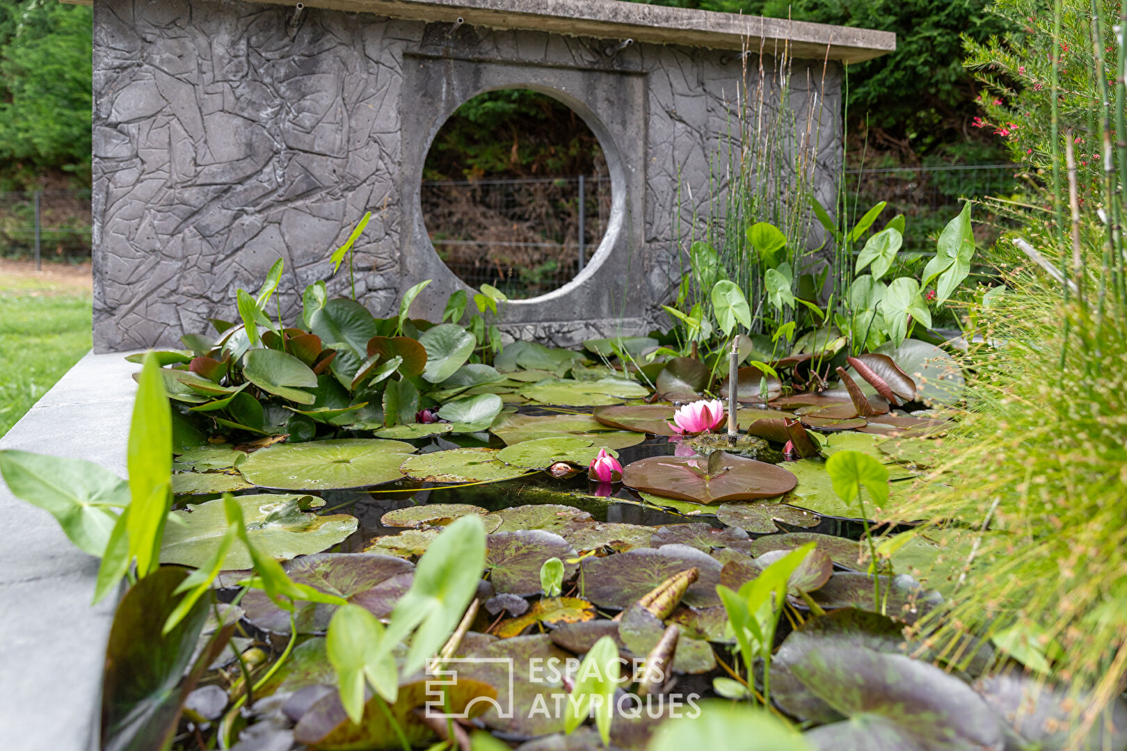 Élégante villa d’architecte et son jardin intimiste