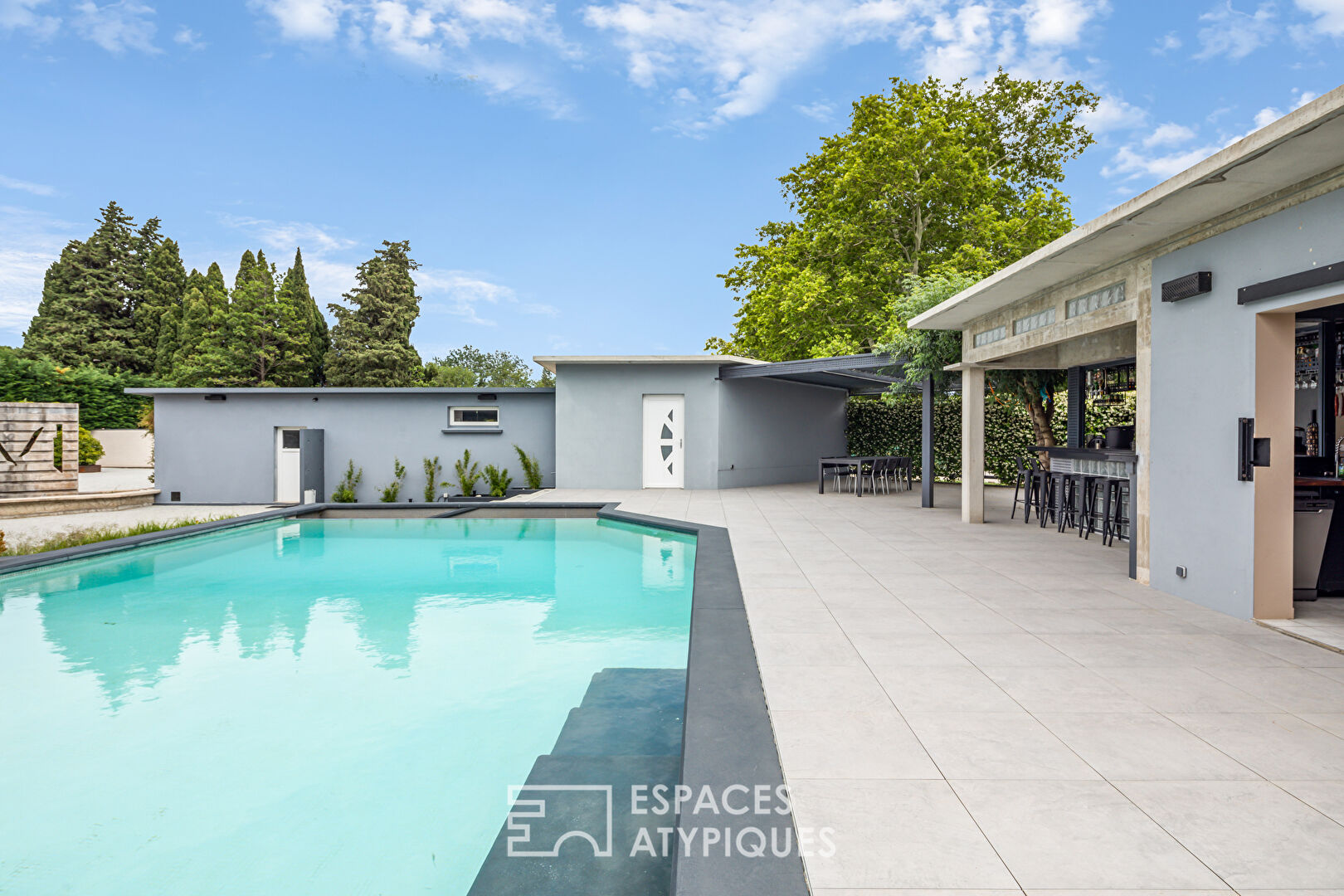 Élégante villa d’architecte et son jardin intimiste