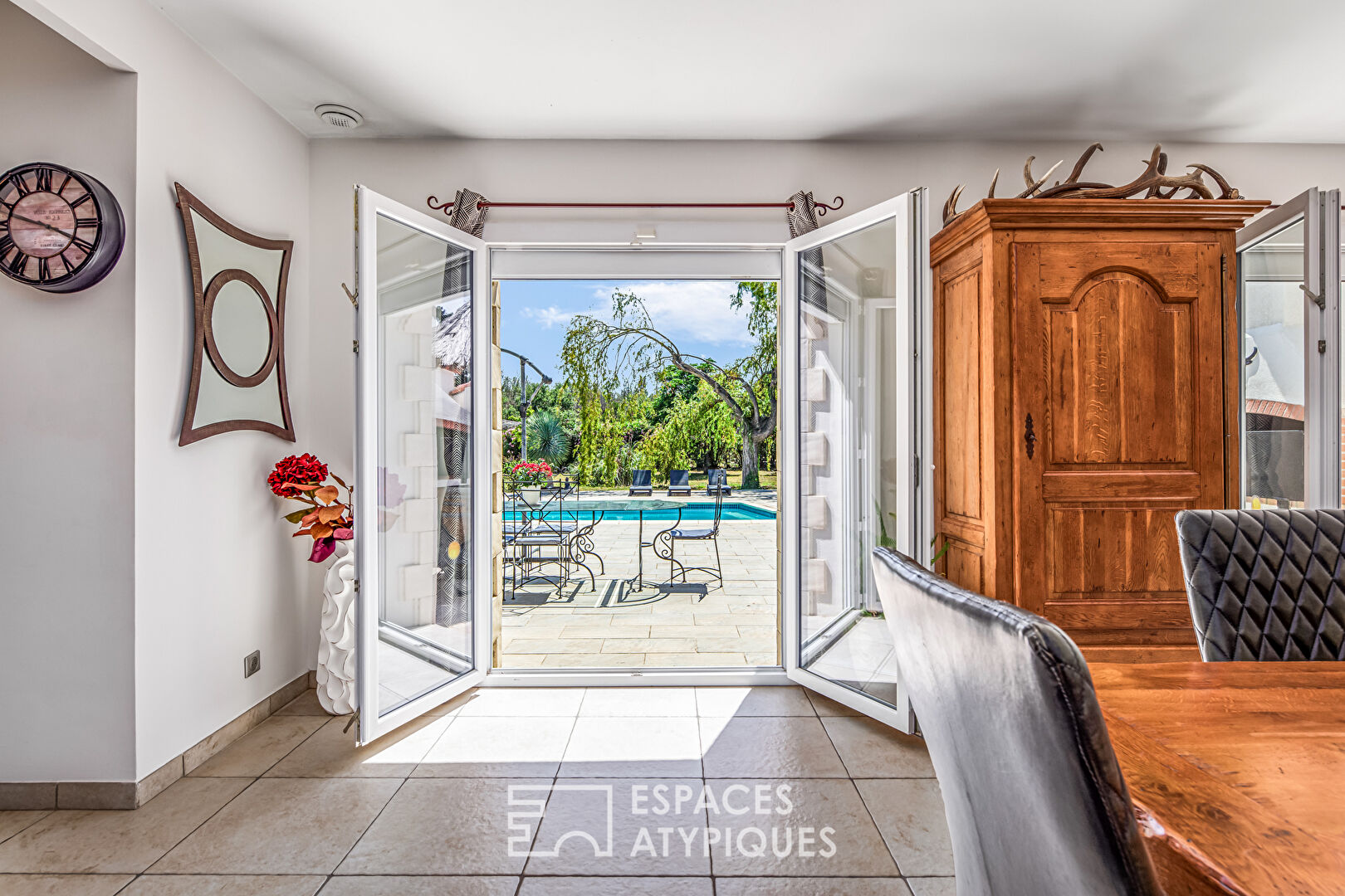 Magnificent property with swimming pool in an enchanting setting
