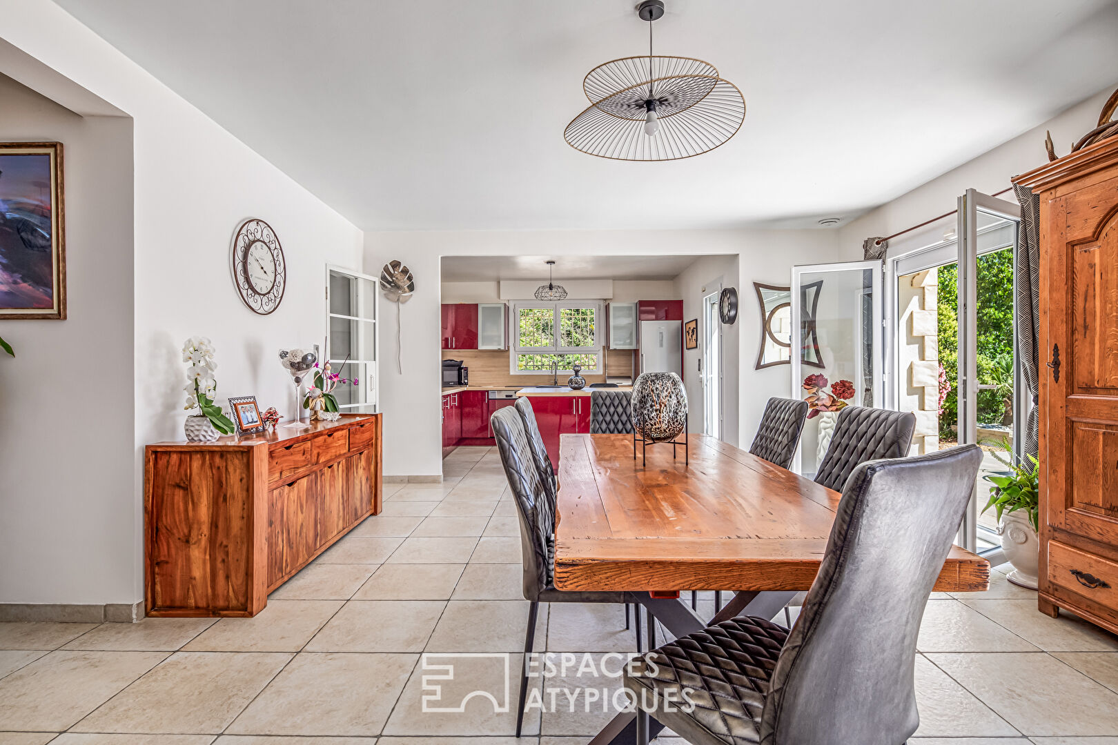 Magnificent property with swimming pool in an enchanting setting